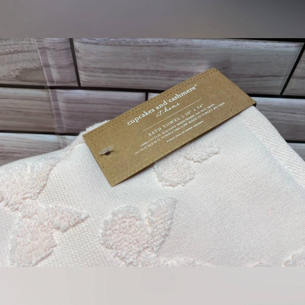 Cupcakes and Cashmere ❤️ 100% Cotton  light baby Pink Bows Bath Towels NWT